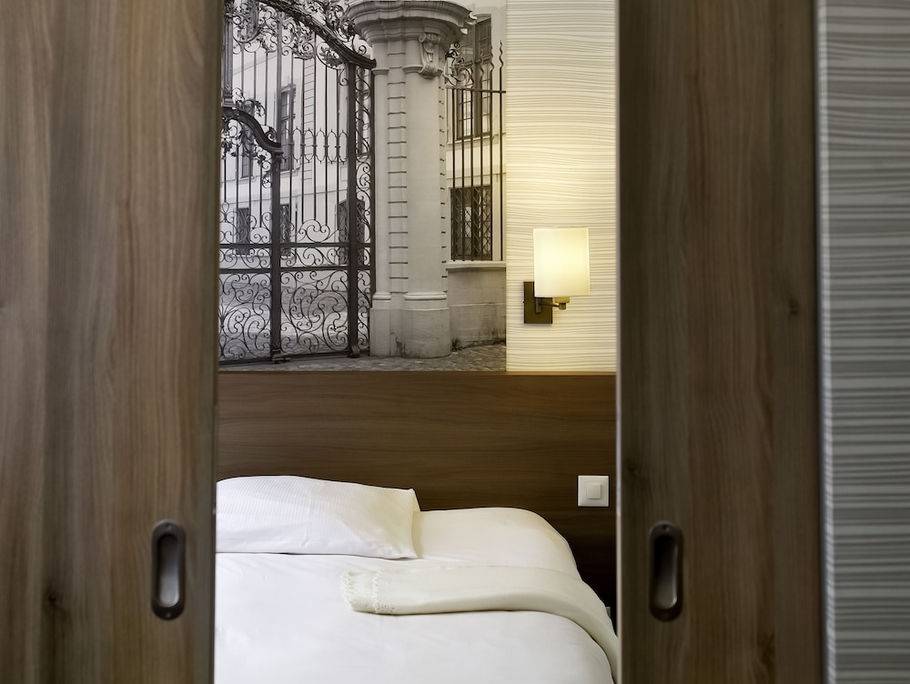 Apartamento superior de 1 dormitorio (grande) con balcón del hotel Adagio Basel City. Foto 4
