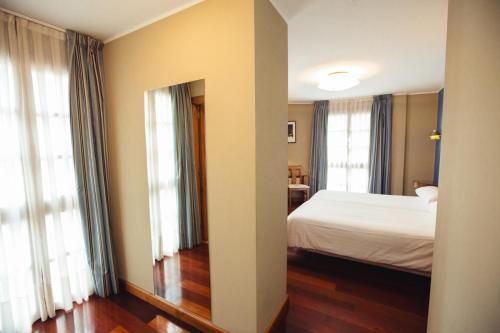 Habitación Doble Estándar - 2 camas del hotel El Sella. Foto 1