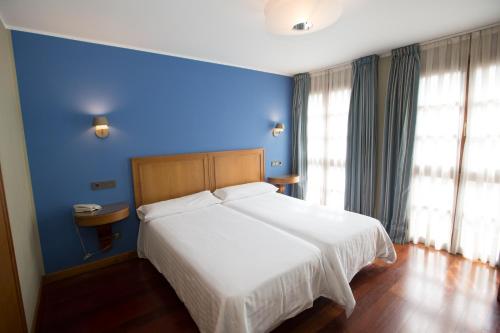 Habitación Doble Estándar - 2 camas del hotel El Sella. Foto 5