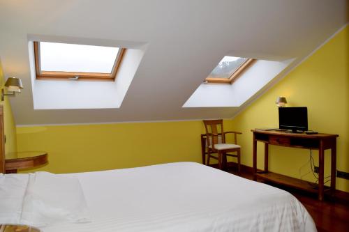 Habitación con 2 camas individuales - Ático del hotel El Sella. Foto 4