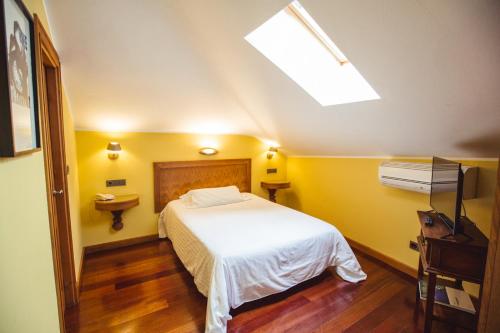 Habitación Doble Económica - Ático del hotel El Sella. Foto 2