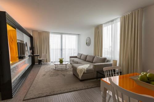 Suite de 1 dormitorio con balcón del hotel Mondrian South Beach