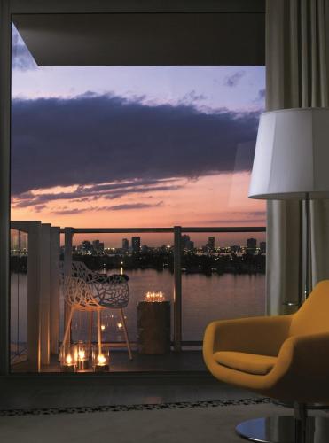 Suite (un dormitorio) - Vistas a la bahía y balcón del hotel Mondrian South Beach. Foto 2