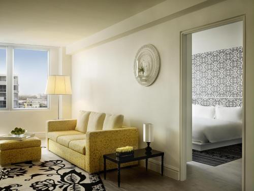 Suite Doble de 1 dormitorio con vistas a la ciudad - 1 cama del hotel Mondrian South Beach. Foto 5
