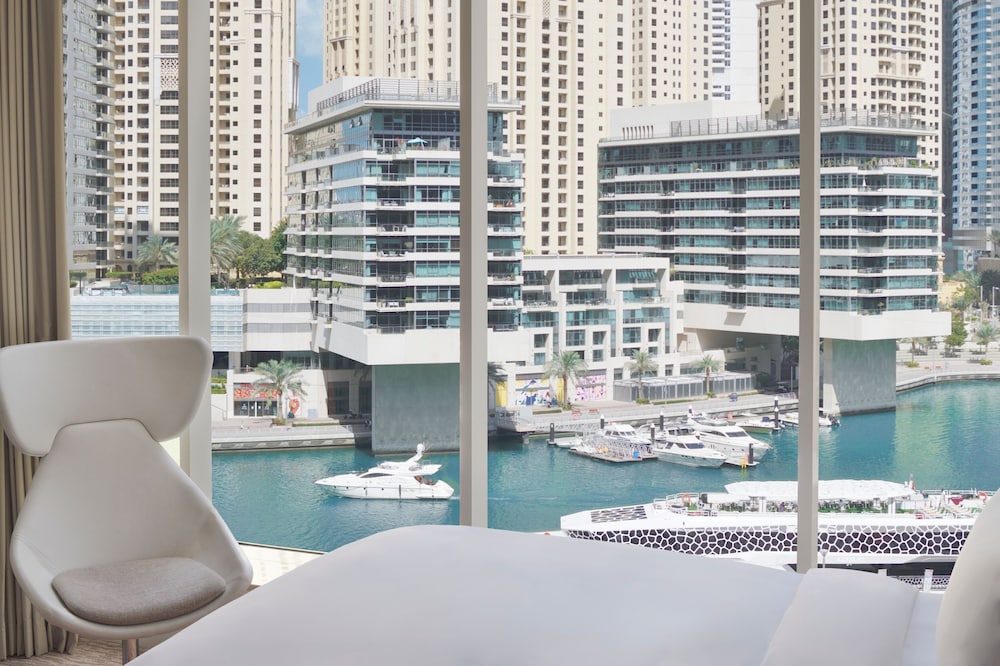 Suite Lujo 1 Cama king 1 habitación con salón Vista puerto Planta Alta del hotel Crowne Plaza Dubai Marina. Foto 3