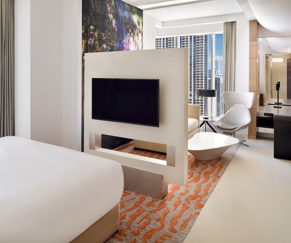 Suite Junior del hotel Crowne Plaza Dubai Marina. Foto 1