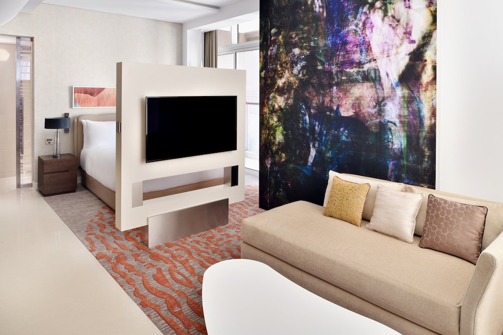 Suite junior, 1 cama de matrimonio grande del hotel Crowne Plaza Dubai Marina