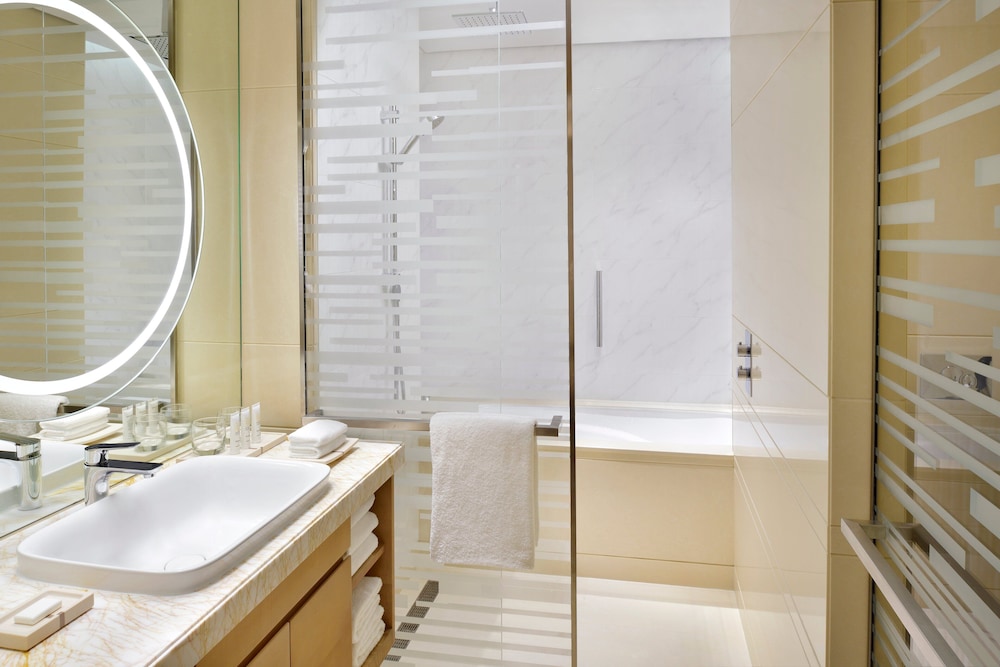 Habitación estándar, 1 cama de matrimonio grande del hotel Crowne Plaza Dubai Marina. Foto 4