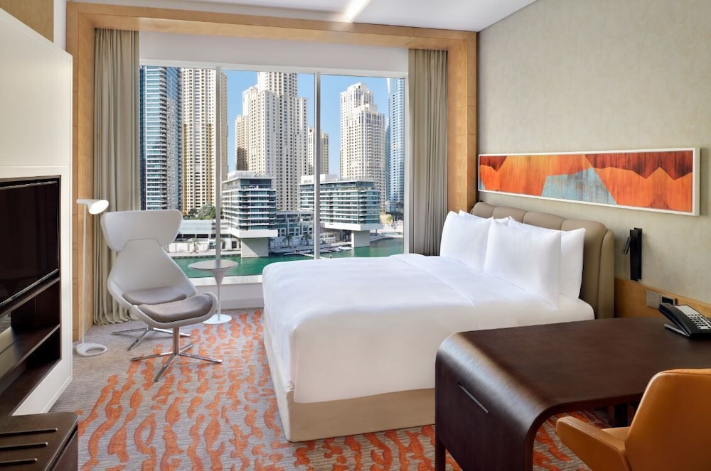 Habitación estándar, 1 cama de matrimonio grande, vistas al puerto deportivo del hotel Crowne Plaza Dubai Marina