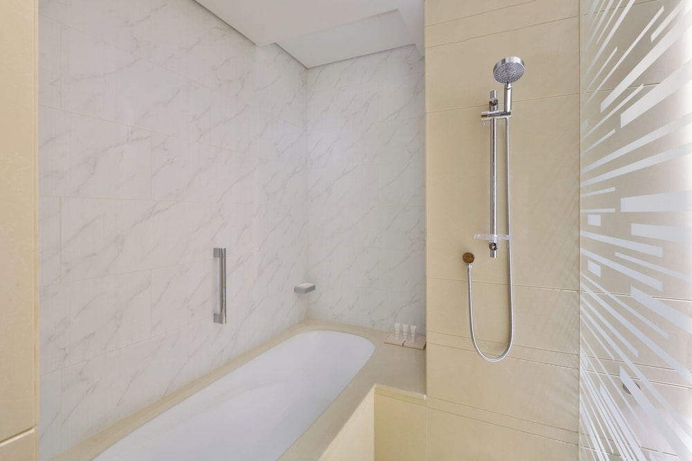 Habitación Premium, 2 camas individuales, vistas al puerto deportivo del hotel Crowne Plaza Dubai Marina. Foto 5