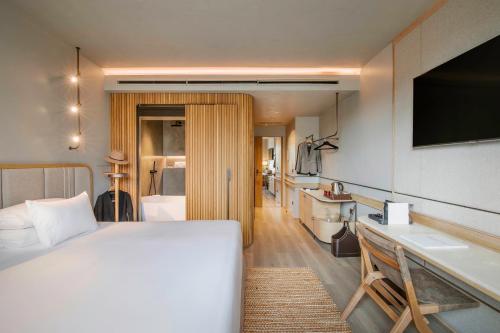 Habitación Doble Premium del hotel Only You Malaga. Foto 7