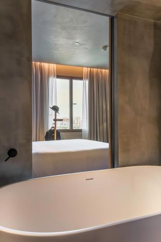 Terraza Premium del hotel Only You Malaga. Foto 5