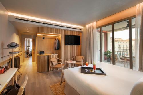 Terraza Premium del hotel Only You Malaga. Foto 8