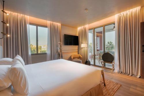 Junior Suite TERRACE MARINA del hotel Only You Malaga. Foto 1