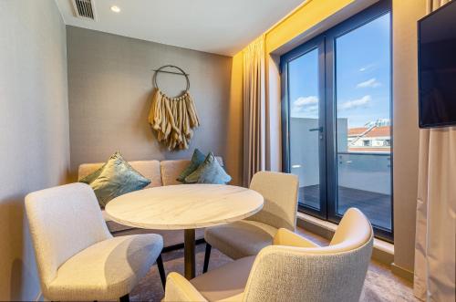 Suite Junior con balcón del hotel Omid Saldanha. Foto 7