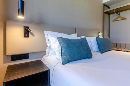 Suite Junior con balcón del hotel Omid Saldanha. Foto 8