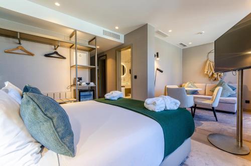 Suite Junior con balcón del hotel Omid Saldanha. Foto 10