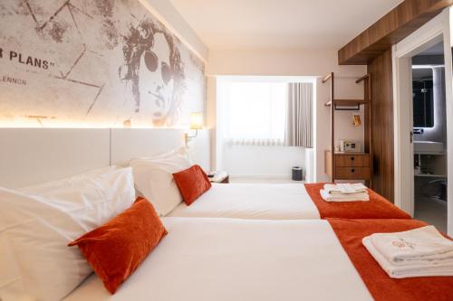 Habitación Doble Estándar - 2 camas del hotel The Icons Lisbon Central. Foto 8