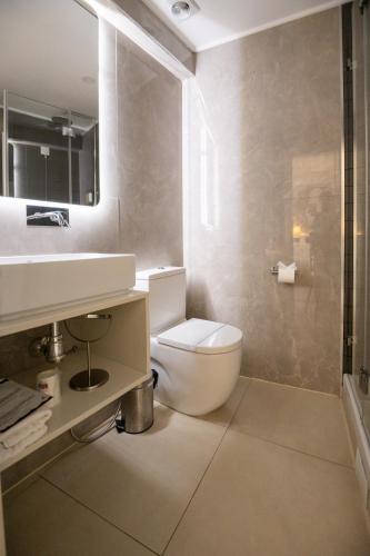 Habitación Doble Estándar - 2 camas del hotel The Icons Lisbon Central. Foto 10