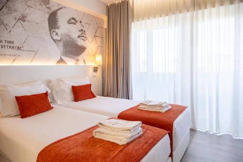 Habitación Doble con balcón - 2 camas del hotel The Icons Lisbon Central. Foto 7