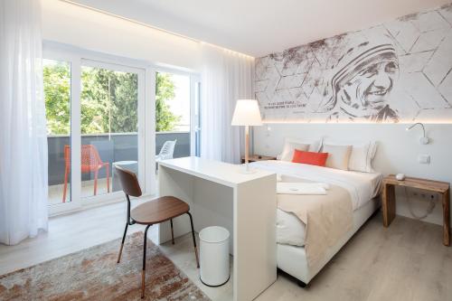 Habitación Doble Deluxe con balcón del hotel The Icons Lisbon Central