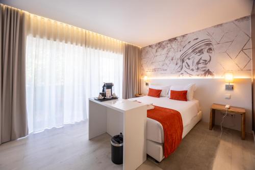 Habitación Triple Deluxe del hotel The Icons Lisbon Central. Foto 3