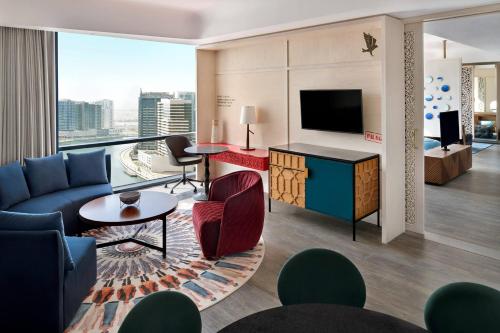 Super Suite Creek View with 25% off on F&B with early check in - late checkout until 31st Aug, 26 del hotel Indigo Dubai Downtown