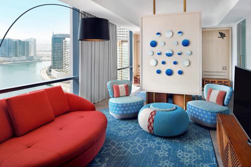 Super Suite Creek View with 25% off on F&B with early check in - late checkout until 31st Aug, 26 del hotel Indigo Dubai Downtown. Foto 1