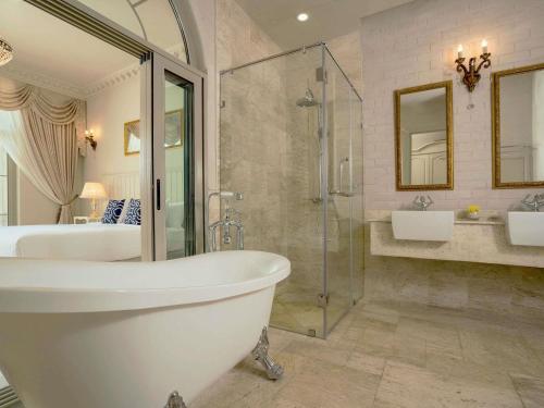 Habitación Deluxe con 2 camas individuales del hotel Mövenpick Resort Khao Yai. Foto 1