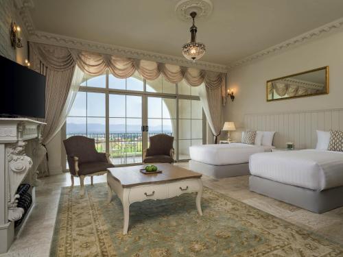 Habitación Deluxe con 2 camas individuales del hotel Mövenpick Resort Khao Yai. Foto 2
