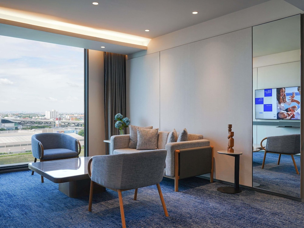 Suite Ejecutiva 1 Cama King del hotel Novotel Bangkok Future Park Rangsit. Foto 2