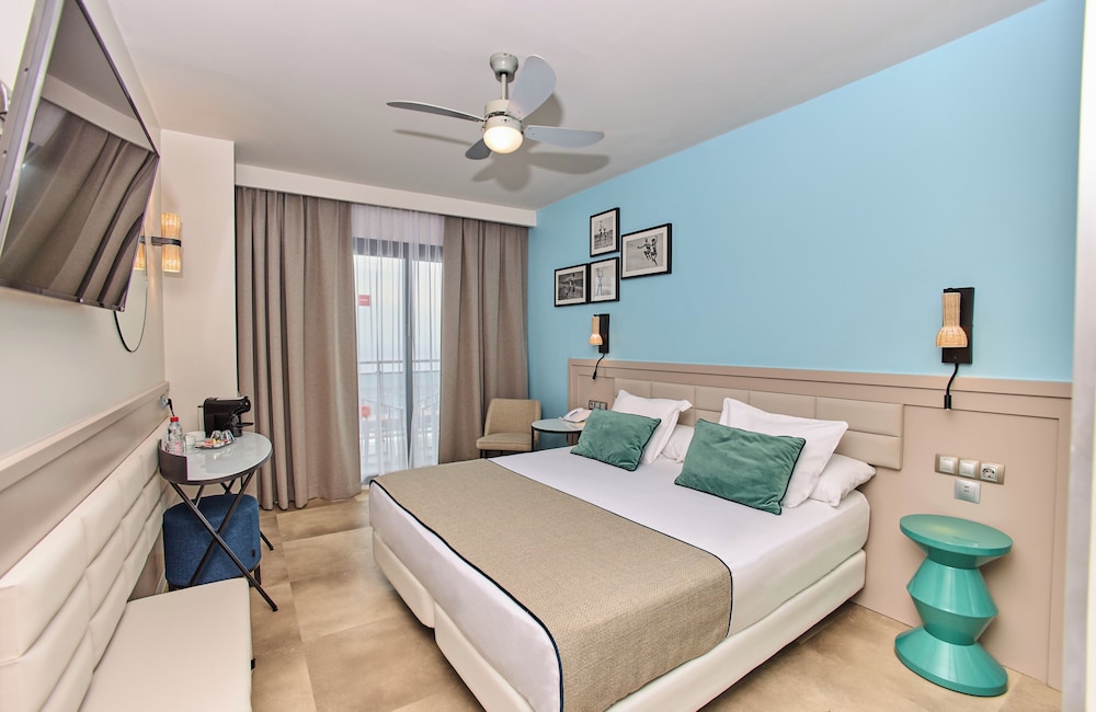 Habitación Deluxe del hotel Leonardo Hotel Fuengirola Costa Del Sol