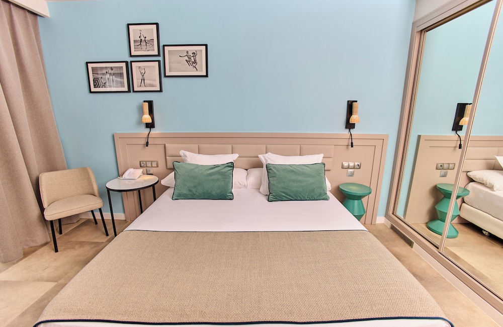 Habitación Deluxe del hotel Leonardo Hotel Fuengirola Costa Del Sol. Foto 1