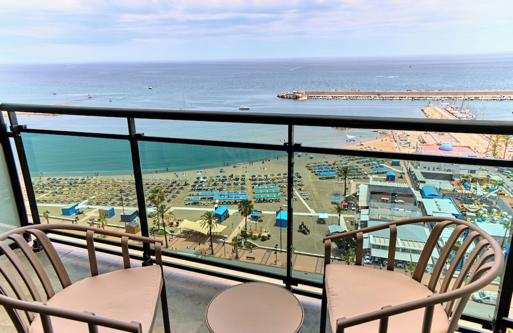 Habitación Deluxe del hotel Leonardo Hotel Fuengirola Costa Del Sol. Foto 10