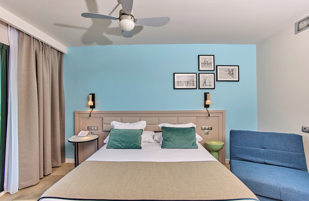 Suite Junior del hotel Leonardo Hotel Fuengirola Costa Del Sol. Foto 8