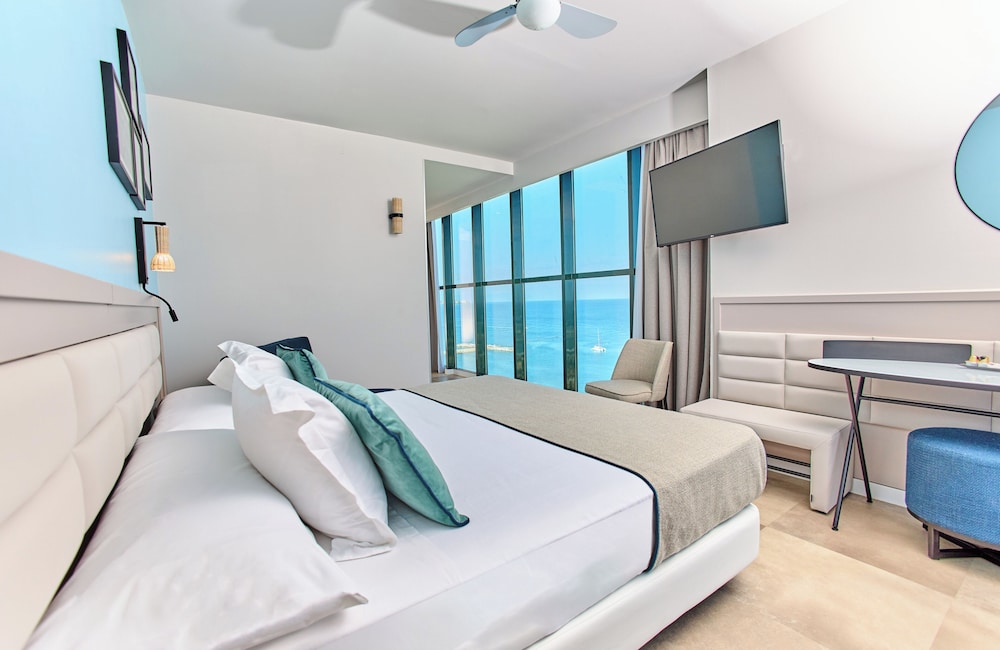 Suite Junior del hotel Leonardo Hotel Fuengirola Costa Del Sol. Foto 10