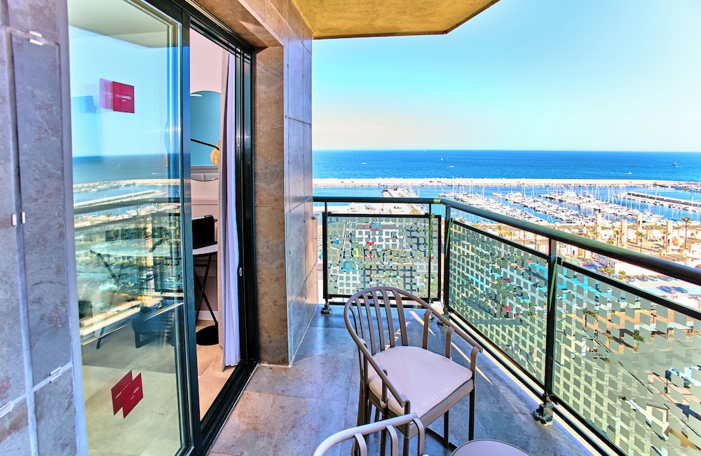 Suite Junior del hotel Leonardo Hotel Fuengirola Costa Del Sol. Foto 13