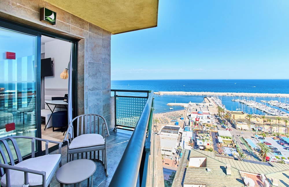 Suite Junior del hotel Leonardo Hotel Fuengirola Costa Del Sol. Foto 14