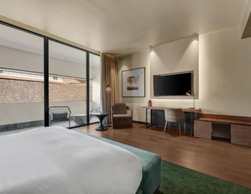 Habitación doble deluxe con cama grande y balcón del hotel Hilton Porto Gaia. Foto 3