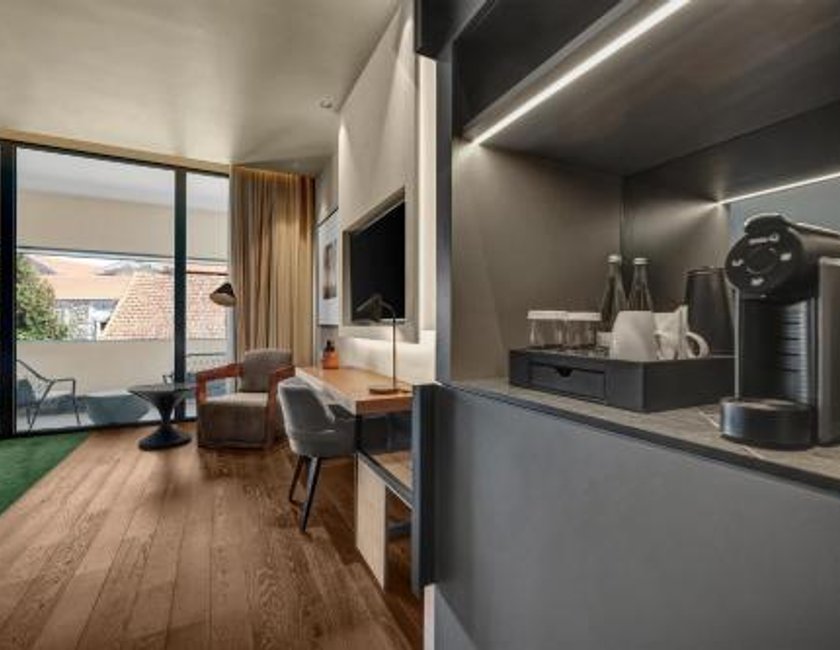 Habitación doble deluxe con cama grande y balcón del hotel Hilton Porto Gaia. Foto 6