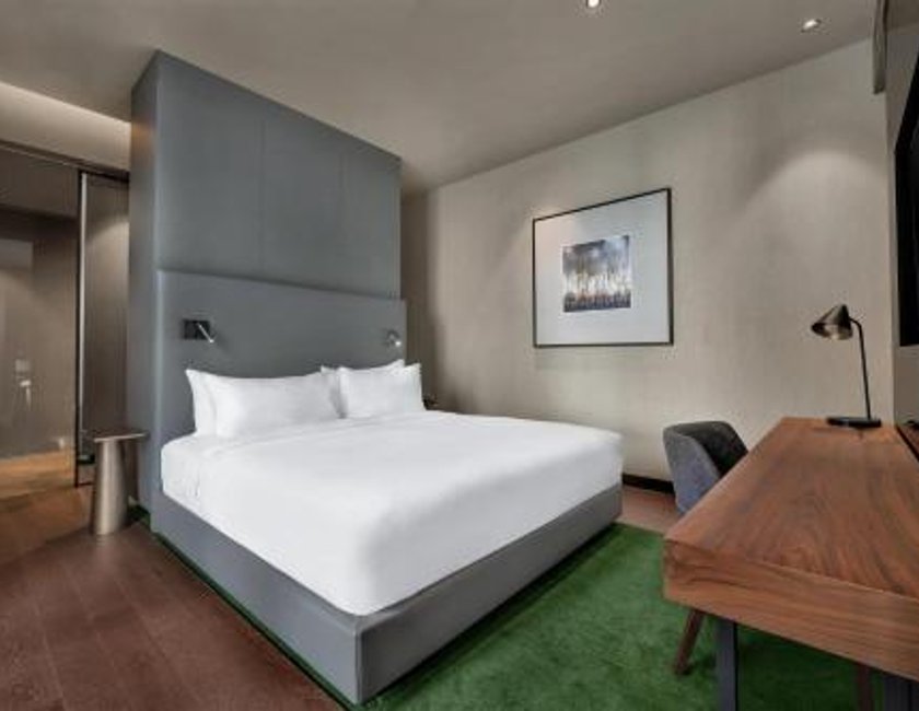 Suite de 1 dormitorio - 1 cama extragrande del hotel Hilton Porto Gaia. Foto 1