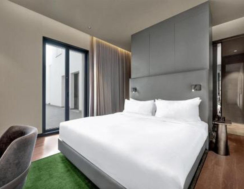 Suite de 1 dormitorio - 1 cama extragrande del hotel Hilton Porto Gaia. Foto 3