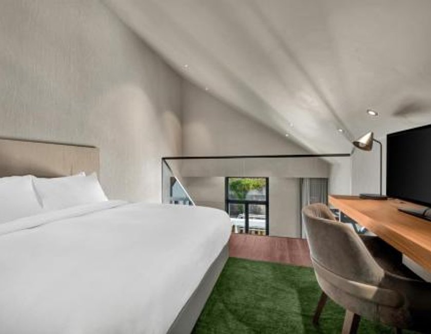 Suite Dúplex Doble con cama grande del hotel Hilton Porto Gaia. Foto 8