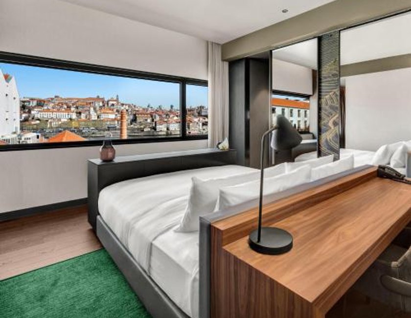 Suite de 1 dormitorio - 1 cama extragrande del hotel Hilton Porto Gaia. Foto 8