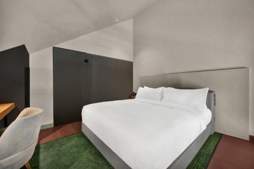 Suite Dúplex Doble con cama grande del hotel Hilton Porto Gaia. Foto 3