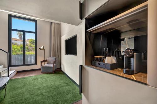 Suite Dúplex Doble con cama grande del hotel Hilton Porto Gaia. Foto 6