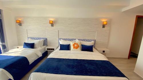 Habitación Familiar Deluxe con vistas a la ciudad y balcón del hotel Kaani Palm Beach. Foto 3
