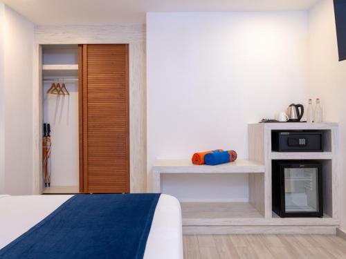 Habitación Doble Estándar (sin ventanas) del hotel Kaani Palm Beach. Foto 3