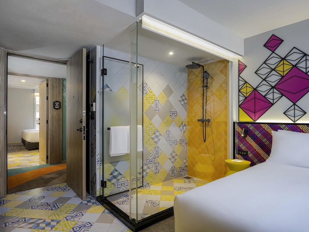 Suite Familiar 2 Habitaciones Conectadas - 1 Cama King Size y 2 Camas Individuales del hotel Ibis Styles Bangkok Silom. Foto 4