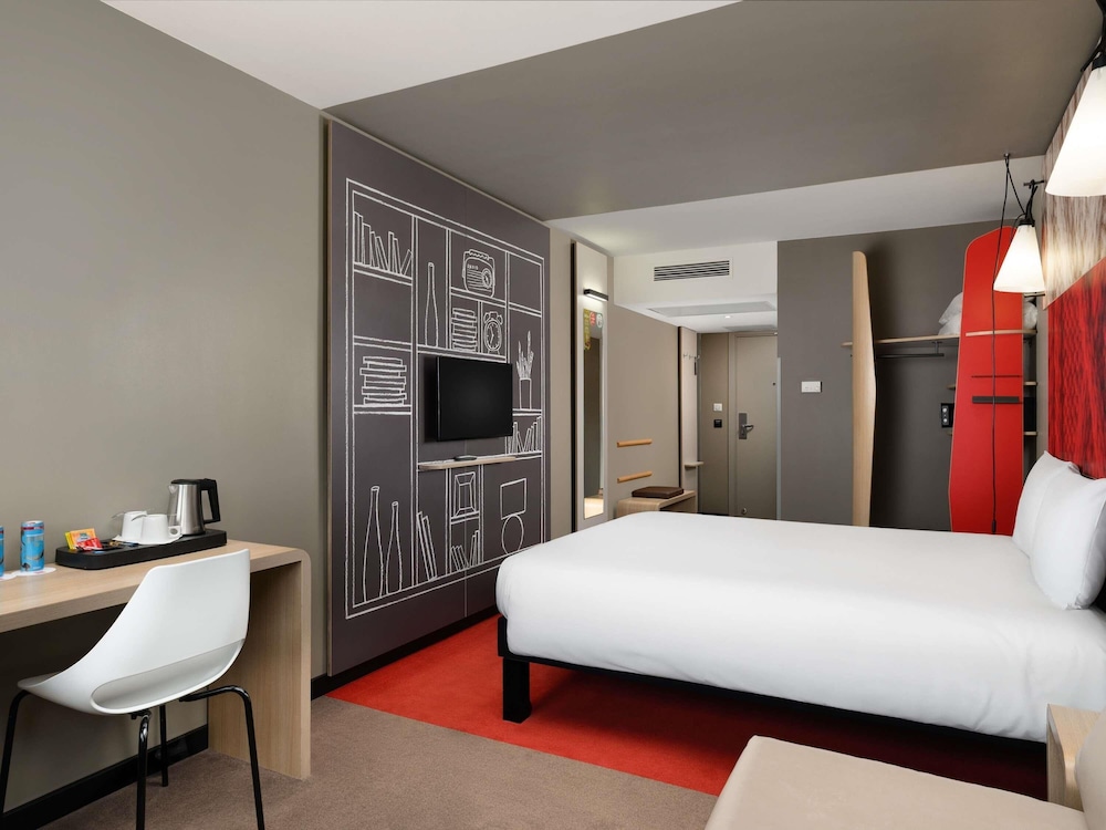 Habitación Ibis Premium con 1 cama doble y sofá - cama del hotel ibis Budapest Castle Hill. Foto 5